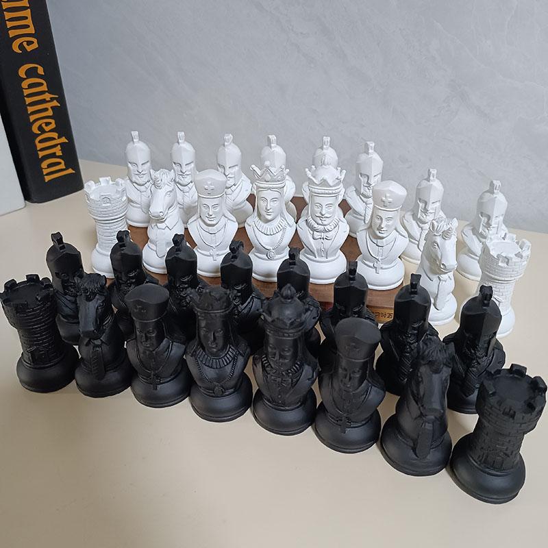 32pcs Resin Chess Pieces Figurines King Knight Queen Statues Home Decor Complete Chessmen International Word Chess Set