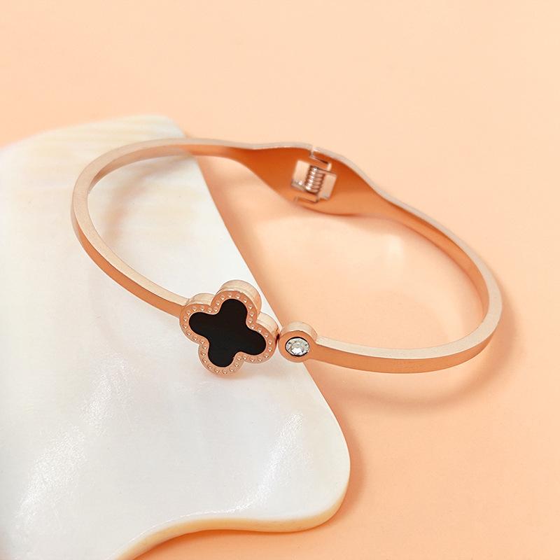 Pulsera de Moda Trébol de Cuatro Hojas Oro Rosa Titanio Pulsera de Moda Femenina Nueva Personalidad Pulsera de Acero Inoxidable