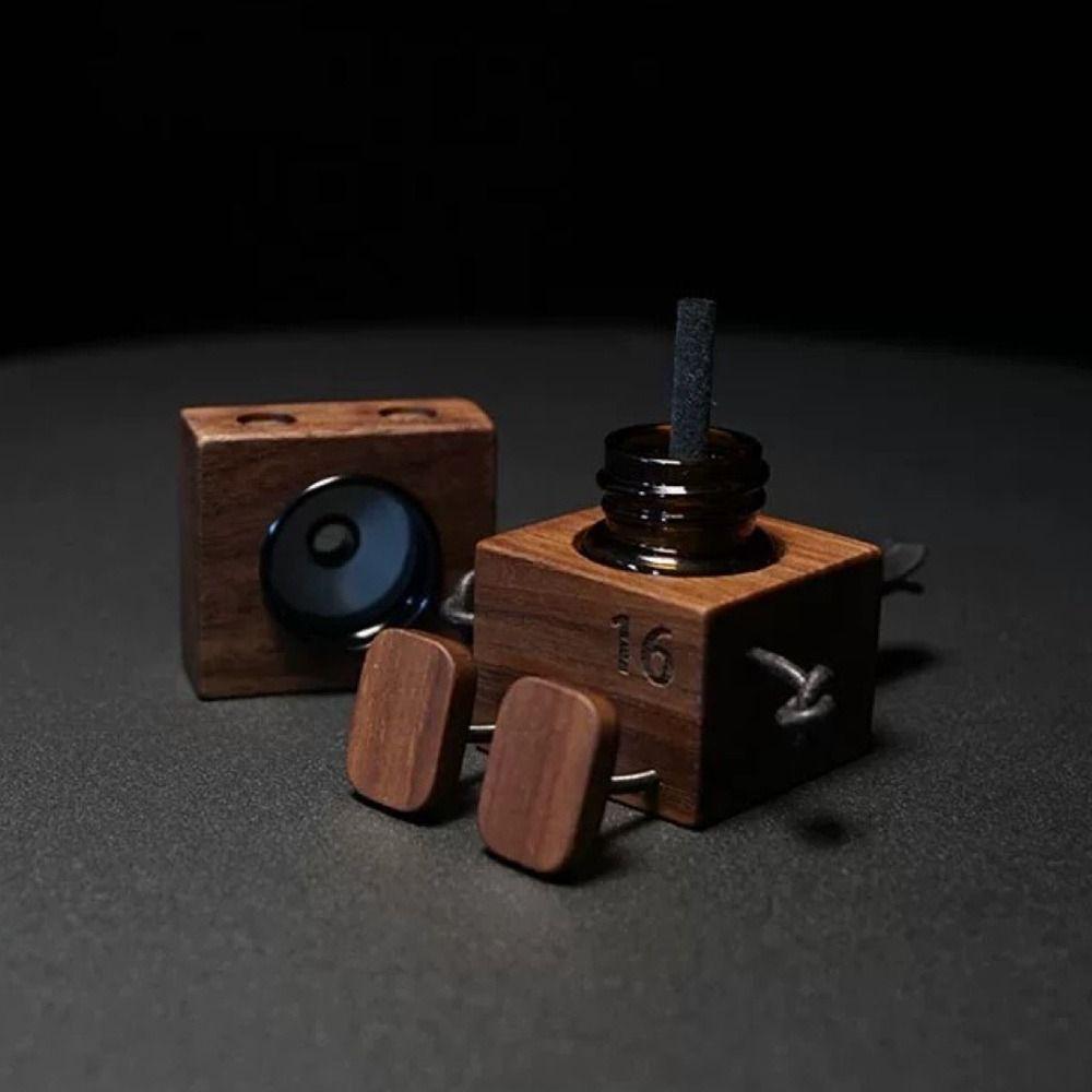 Cartoon Robot Diffuser Partable Shaking Feet Wooden Doll Wood Shake Car Ornament  Car Accessories