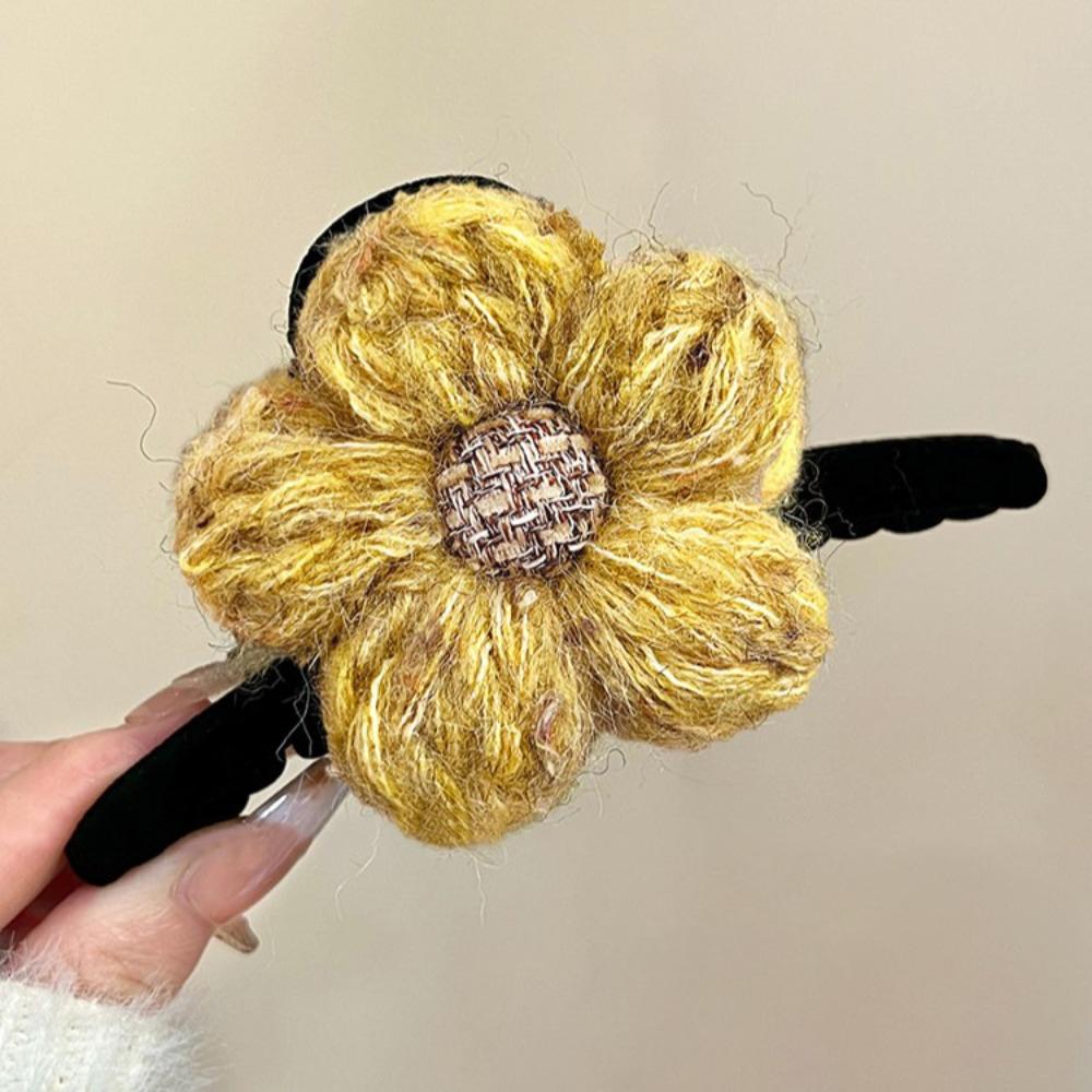 

Handmade Hair Clips Plush Flower Hair Accessories New Shark Clip for Women жовтий