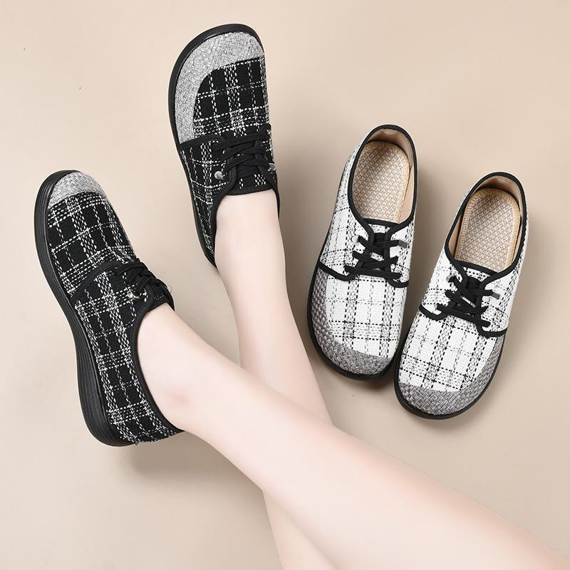 Spring new old Beijing cloth shoes women's flat-bottomed breathable single shoes one-pedal women's shoes comfortable casual mother shoes