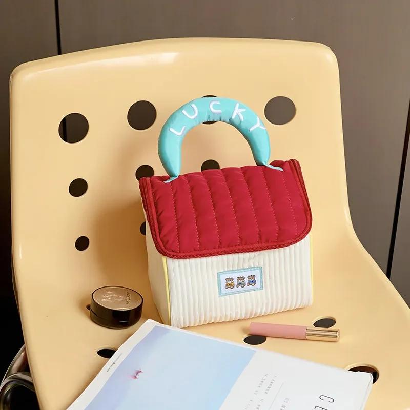 

Cartoon House Shaped Cosmetic Bag Cute Large Capacity Wide Opening Makeup Zipper Organizer Portable Toiletry Bag for Women красный