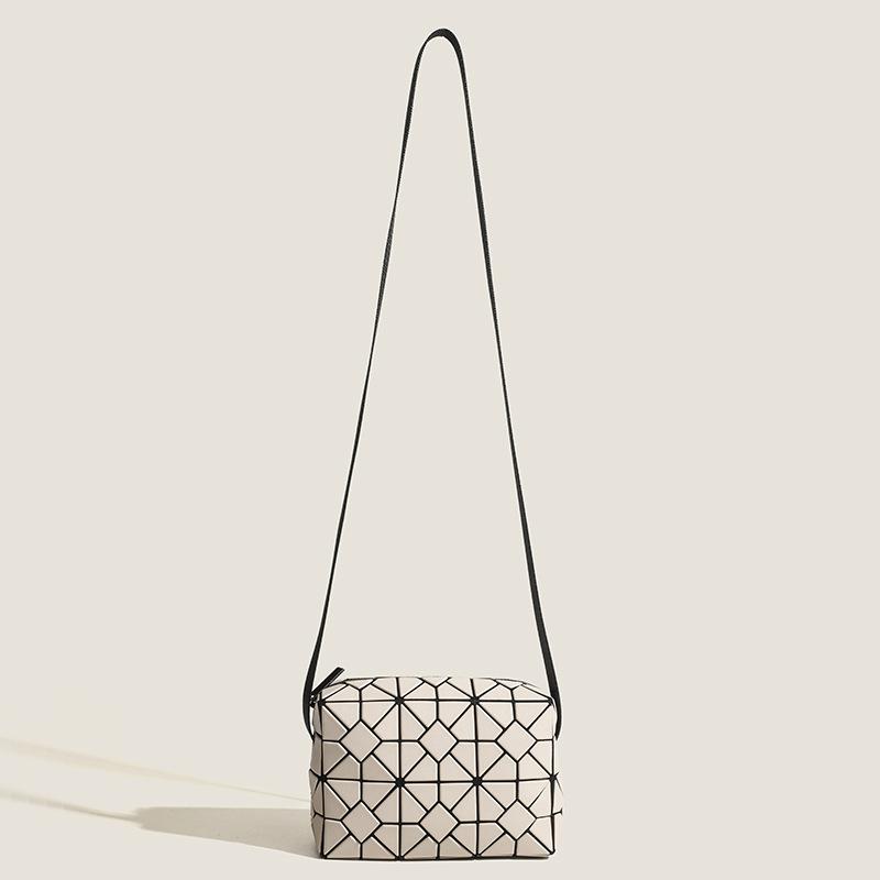 2024 Summer New Women's Bag Urban Simple Fashion Versatile Bag Single Shoulder Geometric Diamond Stitching Pillow Bag