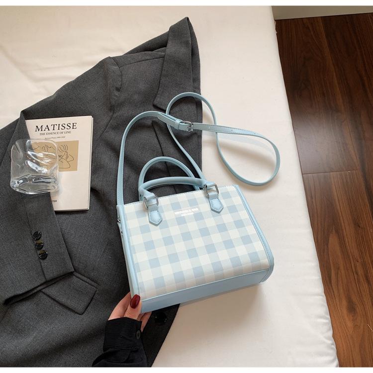 Versatile large-capacity commuter bag women's new Korean version of foreign-style plaid handbag fashion casual messenger bag