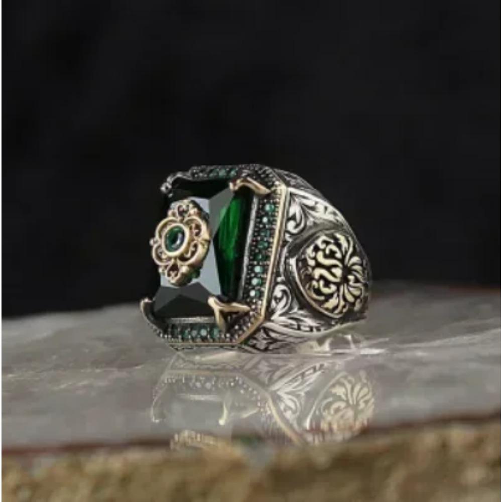 New Inlaid Emerald Mens Luxury Ring Retro Domineering Personality Jewelry for Banquet Party Gifts