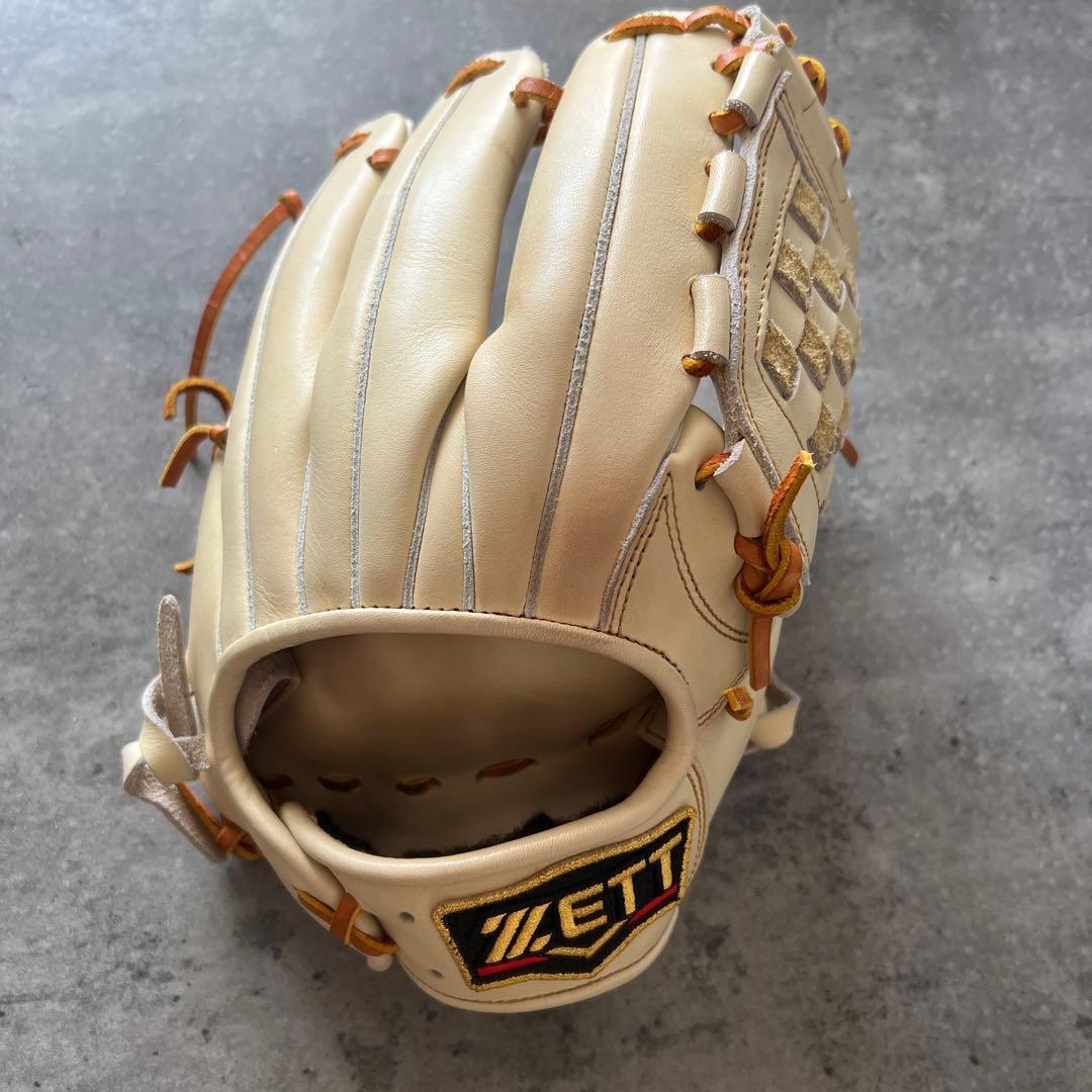 Used ZETT Soft Gloves Ivory