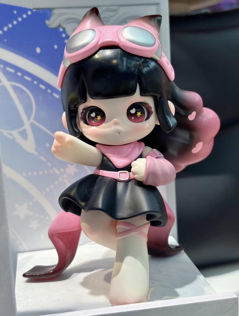Liita  Third Generation Forward By Light Trendy Art Collectible Figure Desktop Ornament Birthday Gift For Girlfriend