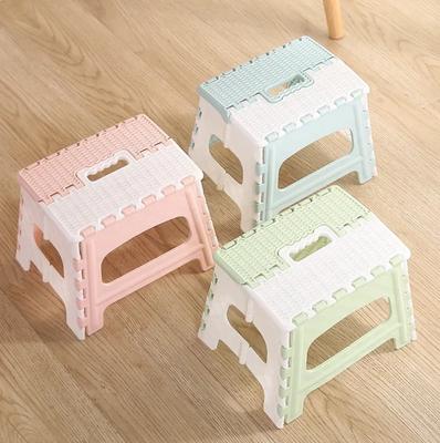 Taburete plegable de plástico con asa, portátil, pequeño, para baño, para niños.