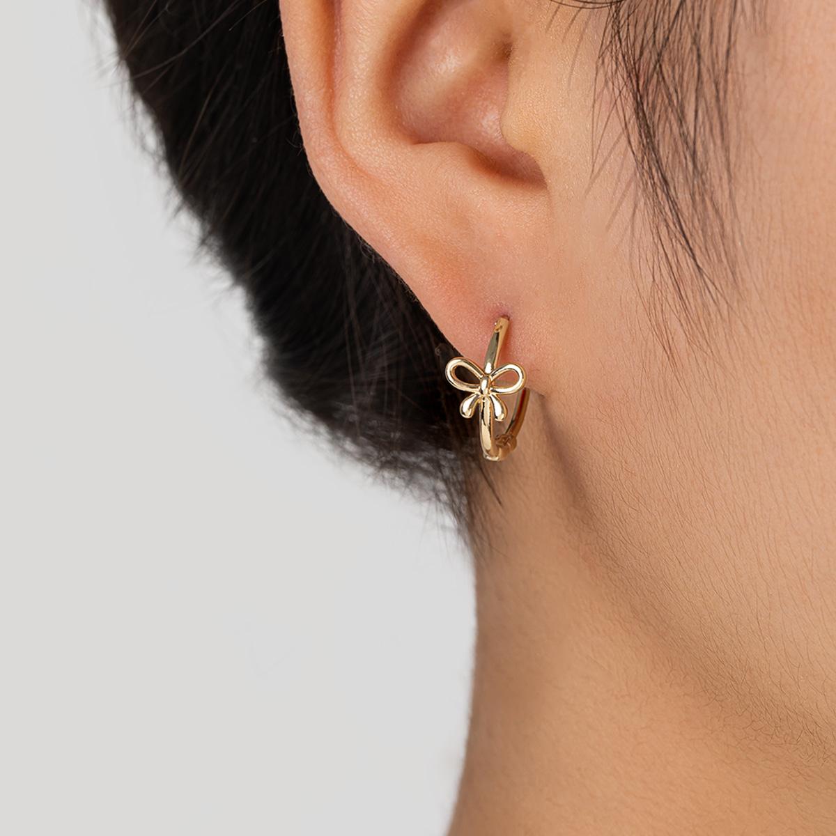 

1 pair of personalized and versatile hollow bow copper ear buckles with circular women s earrings