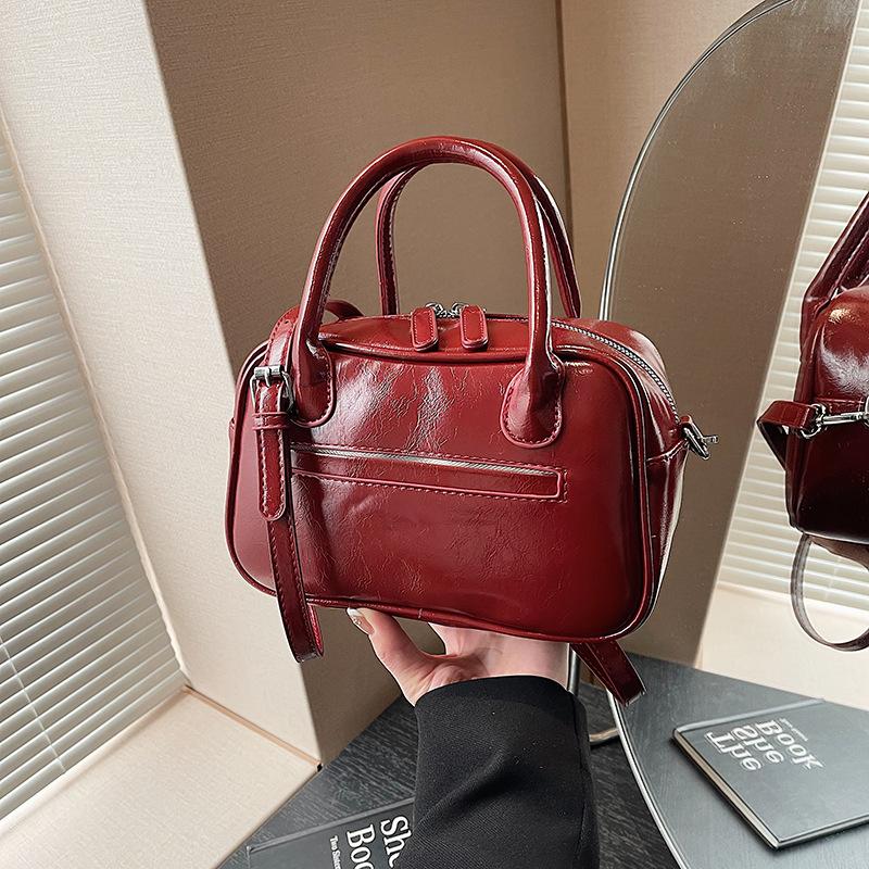 Retro Pillow Bag Women's New Autumn and Winter Niche Shoulder Messenger Bag Portable Work Commuter Bag