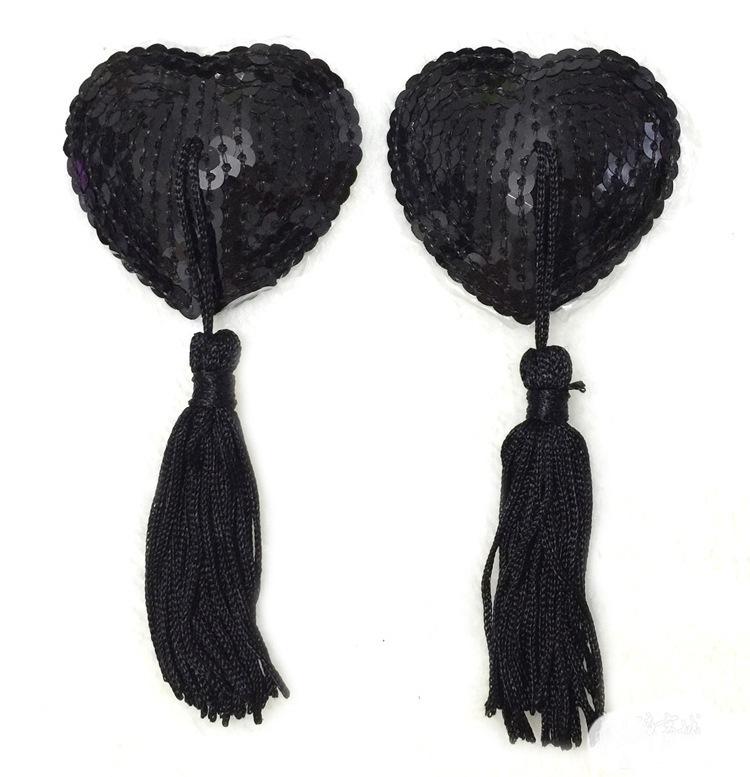 Verführerisches Dessous- und Accessoire-Set: Kopfschmuck, Nippelpasties, Vibrator, Schmuck - Verführerische Kombination