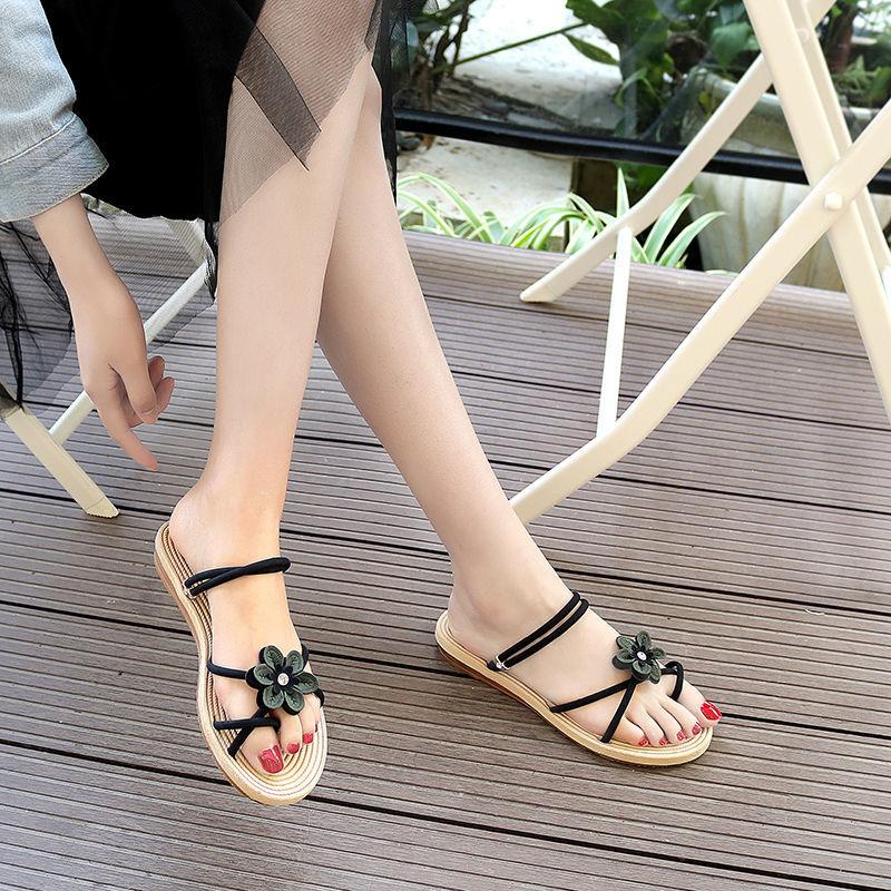 Beach Outdoor Flat Rubber Round Toe Tip Flowers Women's Sandals Chic and Elegant Summer 2025 Offers Luxury Korea Ladies Shoes