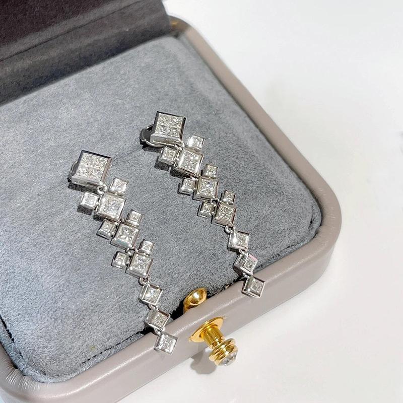 Huitan Anmutige Lange Hängeohrringe für Damen mit Glänzenden Zirkonia Schicker Hochzeitspartyschmuck Modische Ohraccessoires