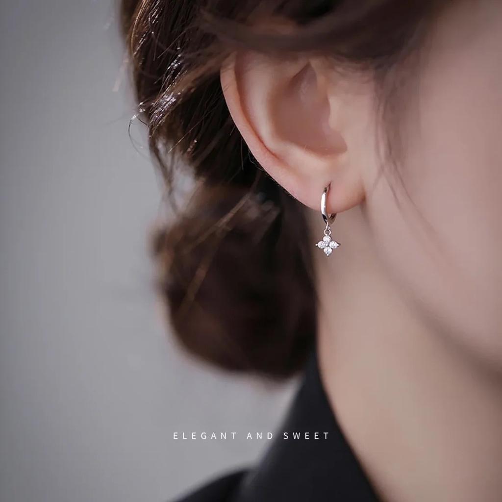 Simple Classic Super Sparkling Floral Sweet Ear Buckle Korean Version Temperament Simple Four Leaf Flower Pendant Earrings