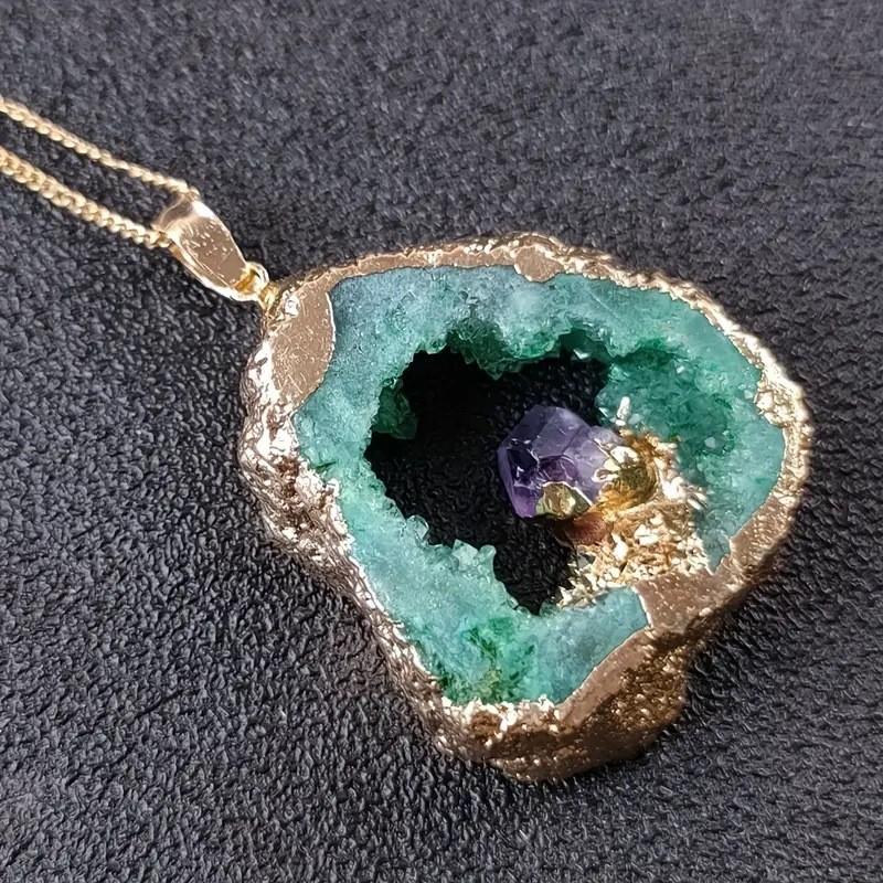 Collana in Cristallo di Quarzo Naturale con Ametista e Bordi Dorati per Appassionati di Moda Boho