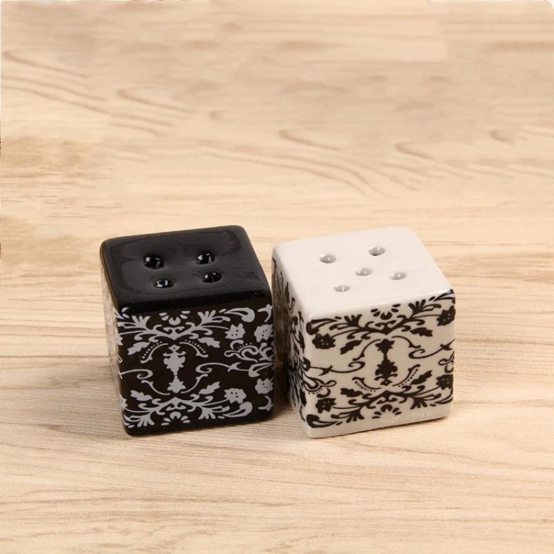 

Ceramic Spice Bottle Gift Box Set A Pair of Creative Black White Patterned Dice Seasoning Jars Square Kitchen Supplies Storage