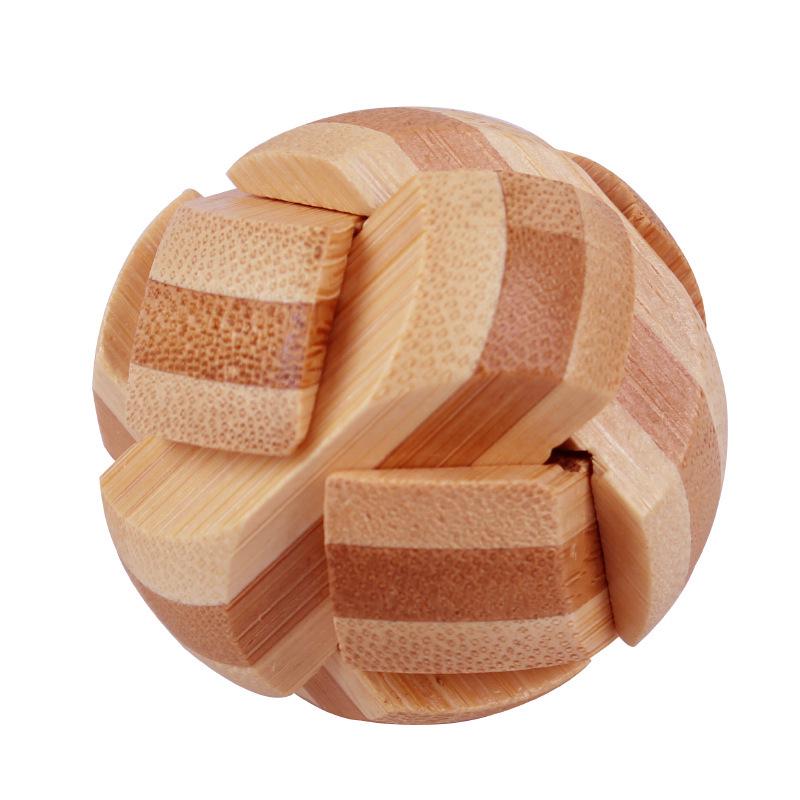 Mini Kongming Bamboo Lock: Compact 4.5 Cm Wooden Puzzle Toy for Intelligence and Dexterity Development.