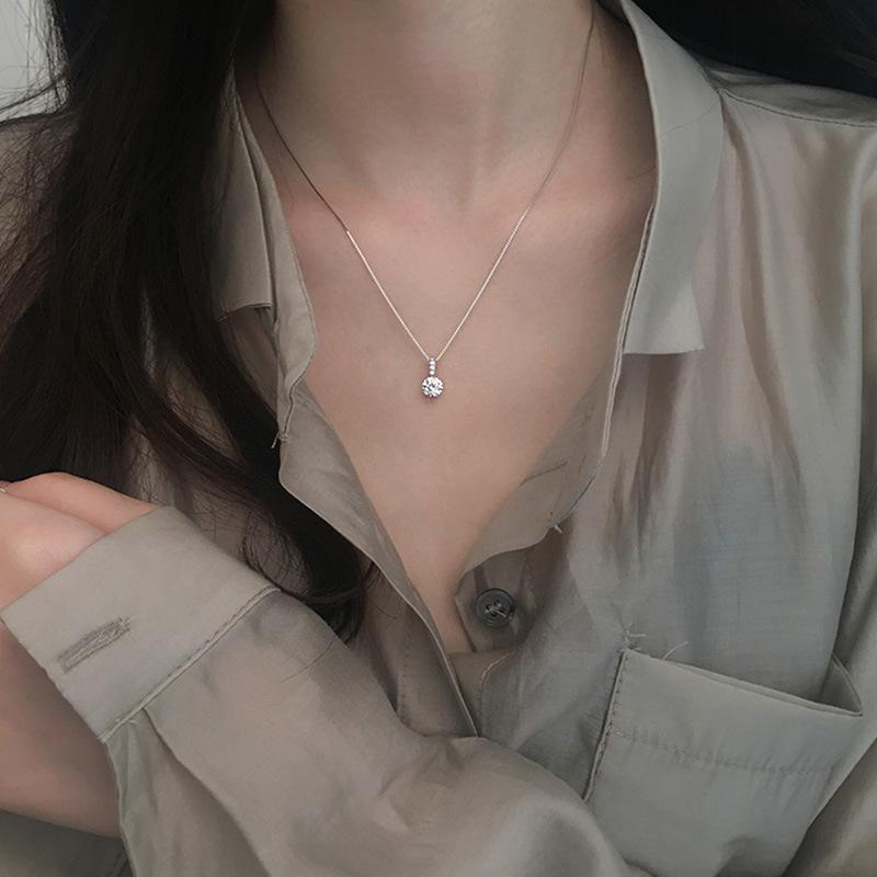 Shiny Diamond necklace women's flash inlaid zircon pendant necklace simple and exquisite niche design clavicle chain