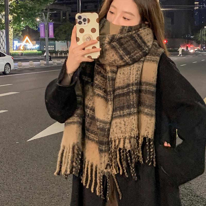 Premium Scarf Women's Autumn and Winter Korean Retro Plaid Shawl Thickened and Warm Yu Shuxin Scarf