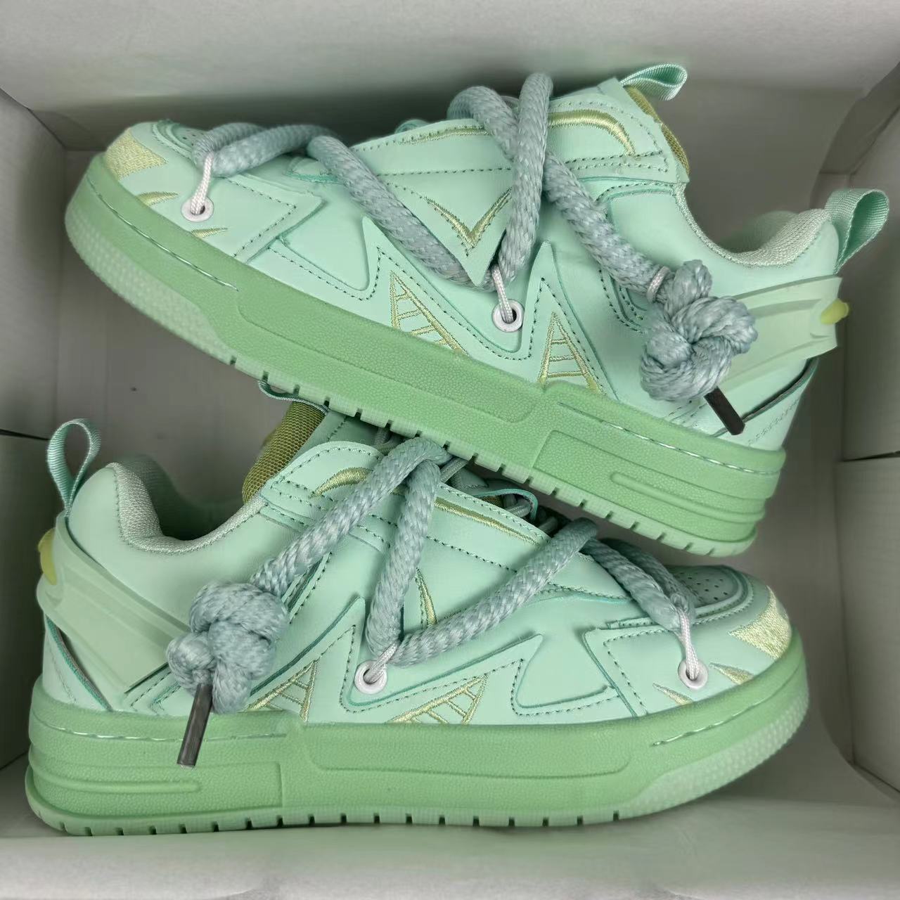 

New Exquisite Men s Sneakers Fashion Trend Versatile Couple s Casual Shoes Thick soled Height Increasing Outdoor Running Shoes 36 світло-зелений колір