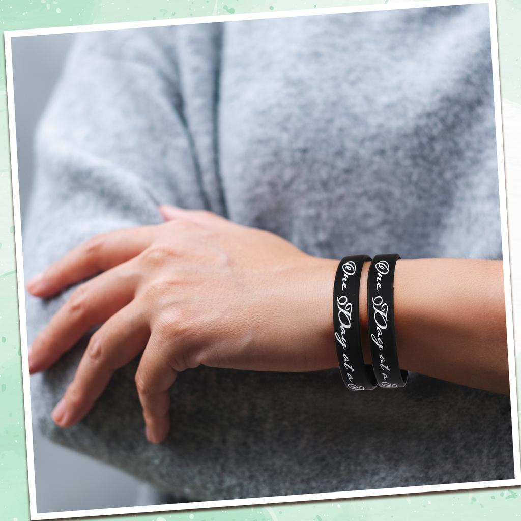 60 Pcs One Day At A Time Silicone Motivational Wristbands Black Inspirational Rubber Bracelets Sobriety Gifts For Addiction Reco