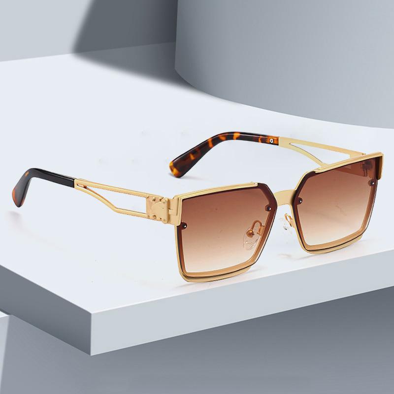 Vintage Sunglasses for Women Trendy Square Gold Border Brown Gradient Summer Glasses Fashion Accessory