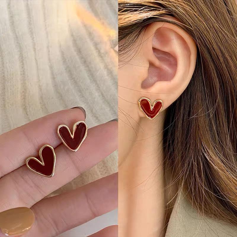 

burgundy drip glaze love earrings women s Hong Kong style temperament niche high-end stud earrings retro small peach heart earrings