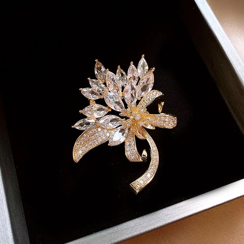 Maple Leaf Flower Brooch for Men Women Simple Plant Brooches Pins Jewelry Trendy Accessories Summer Holiday Gifts