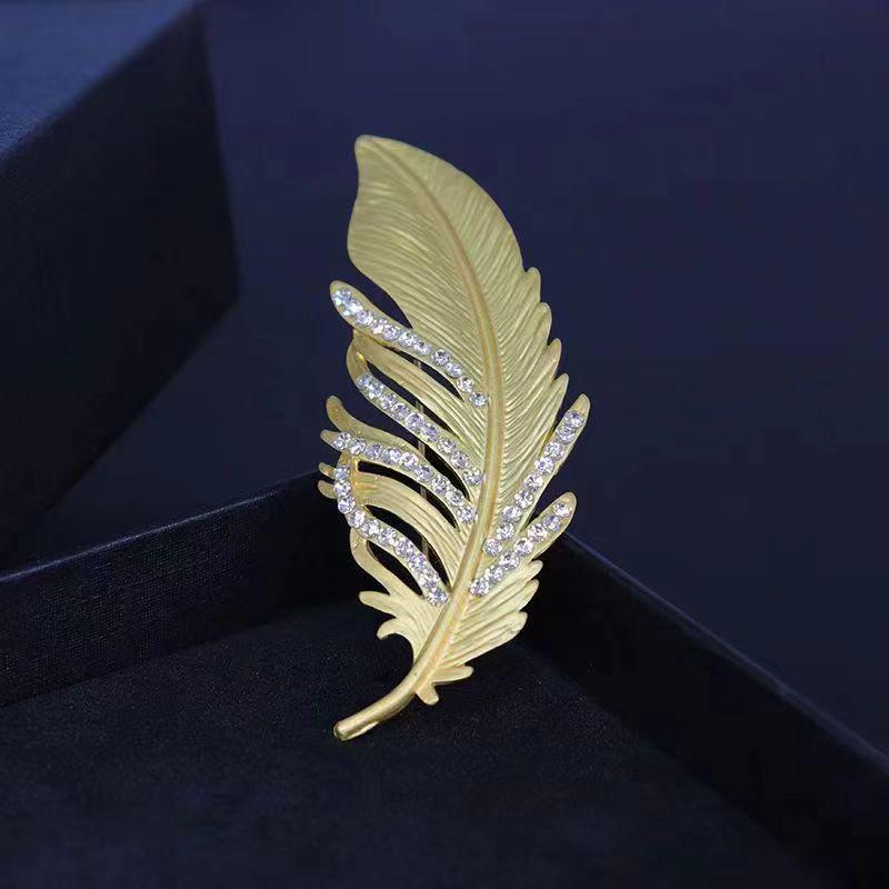 

Элегантная женская брошь с кристаллами и жемчугом - Модная булавка-корсетный аксессуар