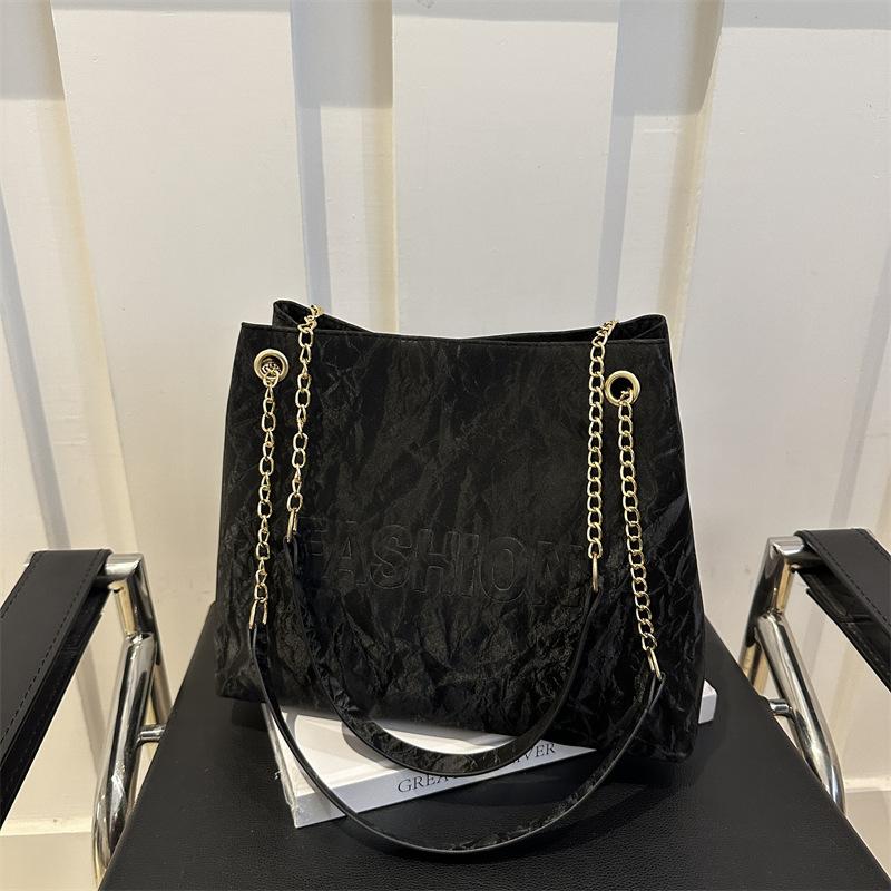 

Korean commuter bag women s 2025 new autumn shoulder armpit bag large capacity popular pink bucket tote bag чёрный