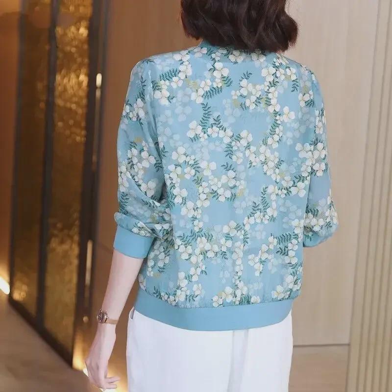 Bluse aus floralem Chiffon mit langen Ärmeln und schmaler Passform