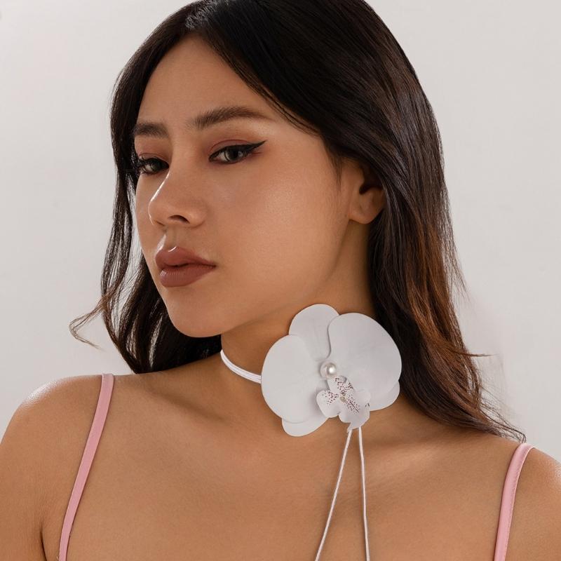 Elegant Flower Pendant Neck Chain Adornment Delicate Flower Necklace Elegant Pearls Inlayed Flower Neckband Ornament