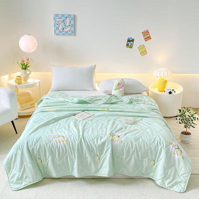 

Lu Yi Ka Luo LK8857 All-Season Polyester Quilt