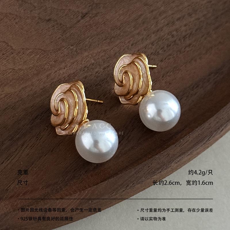 Pearl Flower Ball Earrings Temperament Premium Tufted Rose Stud Earrings Commuter Dating Gentle Light Luxury Versatile Earrings