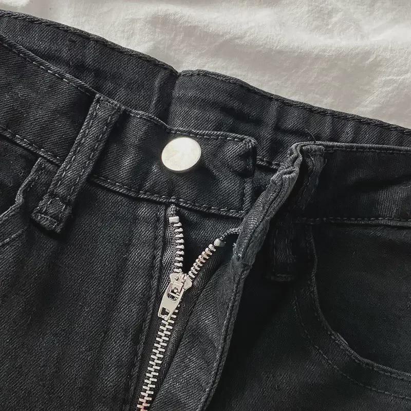 Schwarze Schlagjeans mit hoher Taille für Damen – Slim Fit, elastisch, Herbst/Winter.