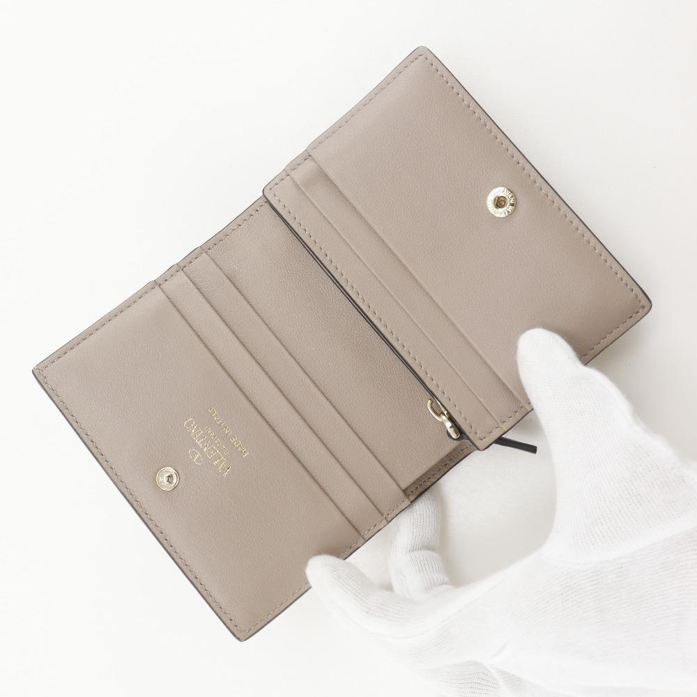 VALENTINO GARAVANI rockstud small wallet Bi-Fold Wallet WW2P0P39BOL beige Calfskin Women Used