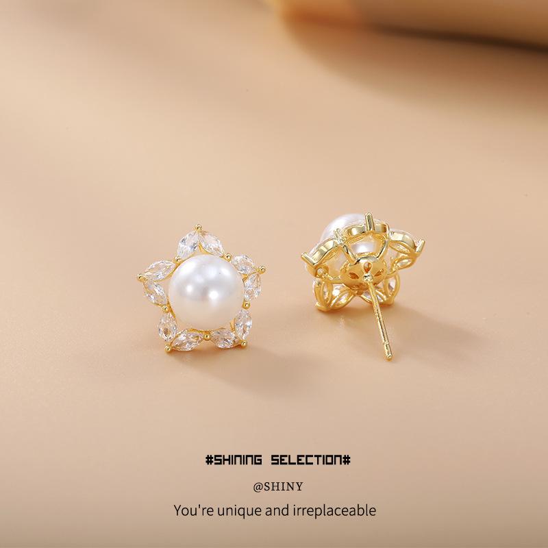 Five-Pointed Star Faux Pearl Copper Stud Earrings with Zircons for Women