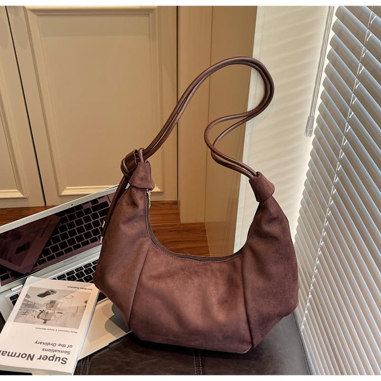 

Premium sense bag women s large capacity 2025 new retro niche messenger bag rookie commuter dumpling bag tide темно-коричневого