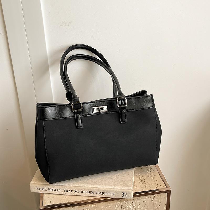 Large-capacity Commuter Tote Bag Women's 2025 New Autumn and Winter Retro Shoulder Bag Retro Going Out Hand Bag