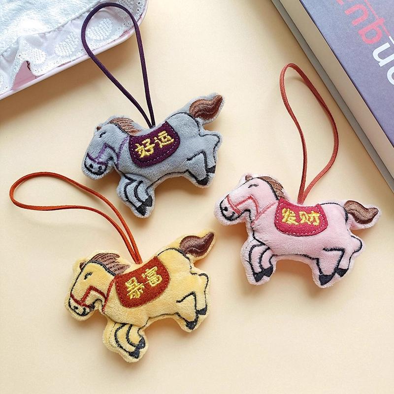 Modny brelok do kluczy z koniem Urocze zwierzątka z kreskówek Brelok do kluczy samochodowych Dekoracja do torebki Nowy Rok 2026 Upominki na imprezę Prezenty dla dzieci