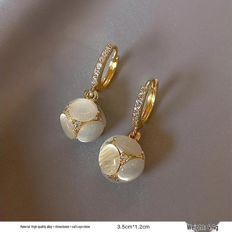 French Retro Pearl Plaid Earrings: Luxury Korean Studs for Women