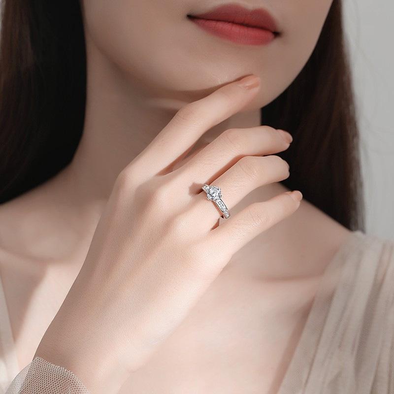 1 Carat D Color Moissanite Ring, Six-Prong Crown Design, 925 Sterling Silver, Light Luxury Jewelry