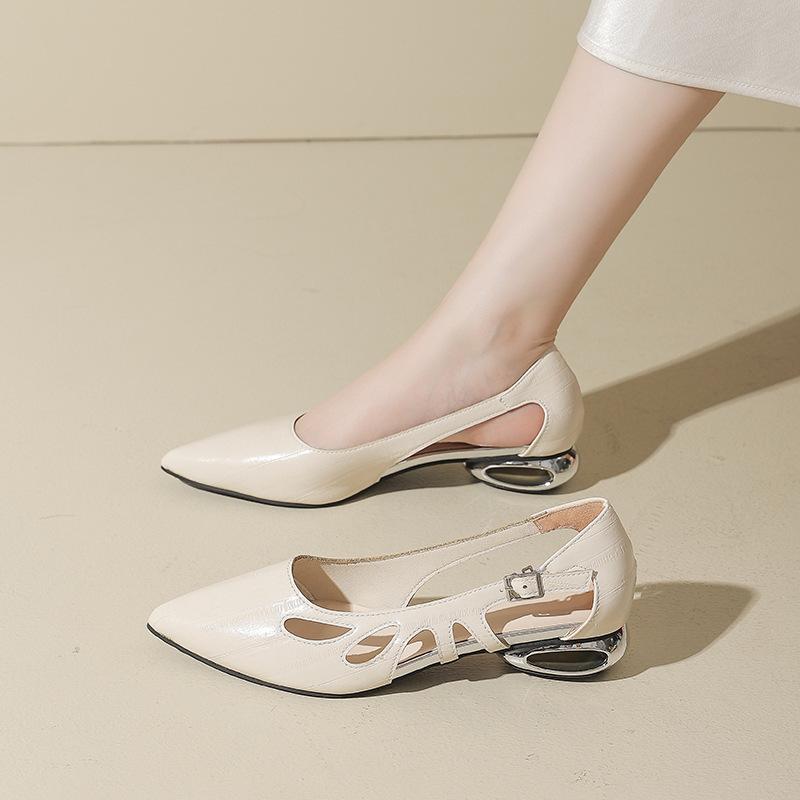 Wear 2025 New Women's Summer Comfortable 100 Hollow Bag Head Retro Style Pointed Sandals French with Thick Heel