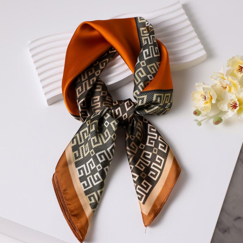 

Вінтажний шовковий шарф у корейському стилі 70 см: Універсальна хустка з штучного шовку з вінтажним принтом для жінок 70*70cm