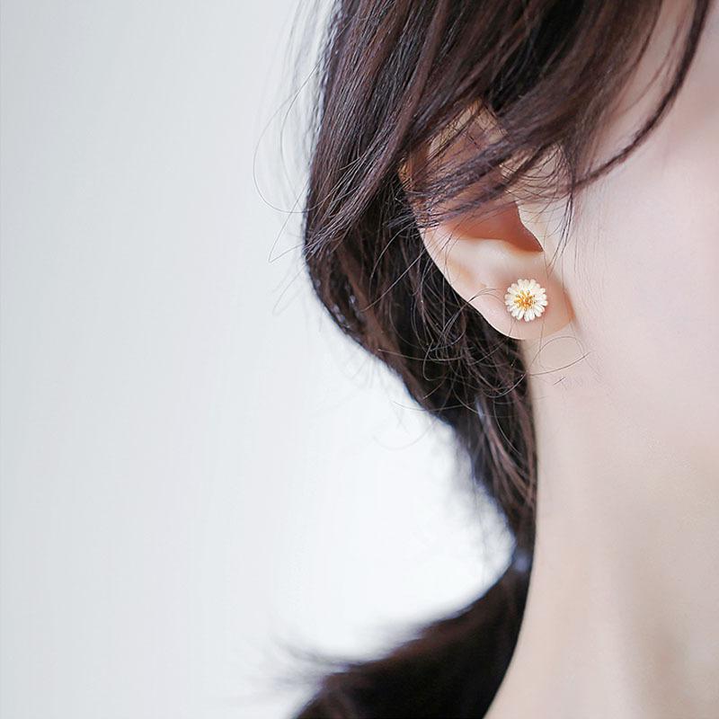 New Korean Daisy Flower Hoop Earrings For Women Simple Fashion Sunflower Butterfly Zircon Earring Party Wedding Jewelry