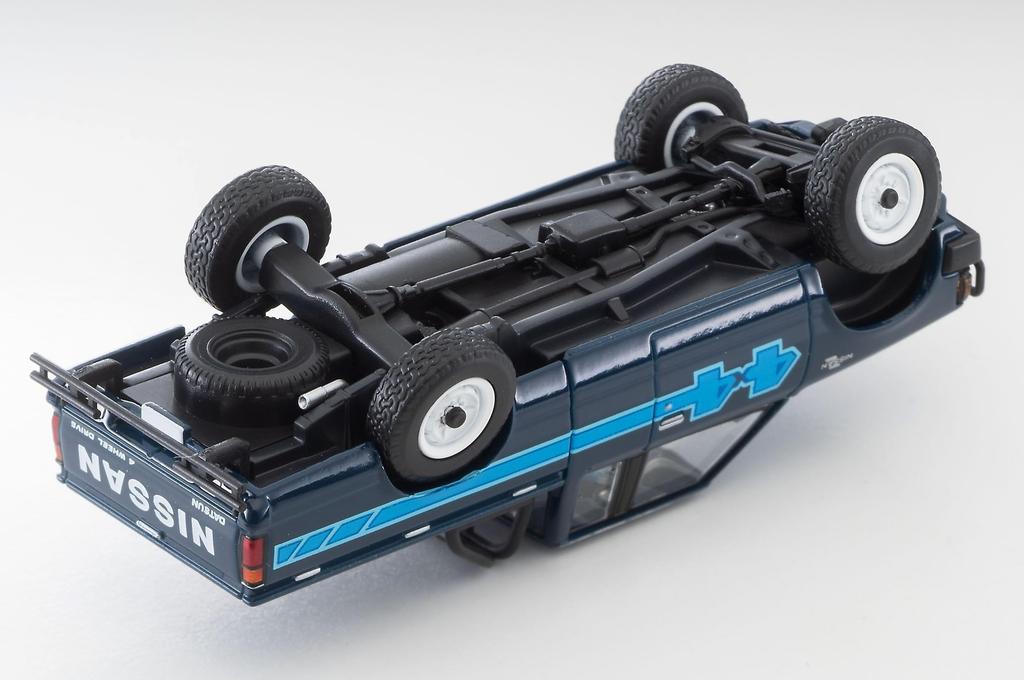 TOMYTEC Tomica Limited Vintage Neo Nissan Truck 4X4 King Cab Severoamerická specifikace Modrá hotová verze 332855 1/64 LV-N321b