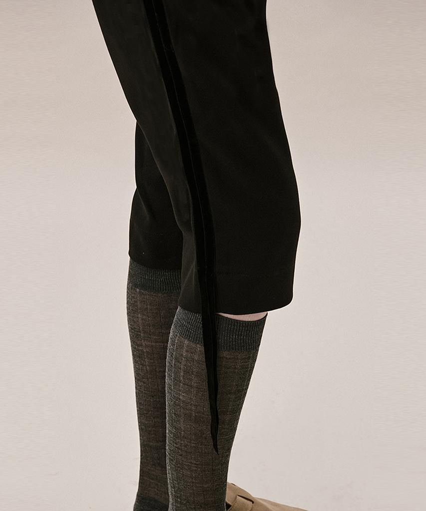Awi Slim Fit Bermuda Pants_Black
