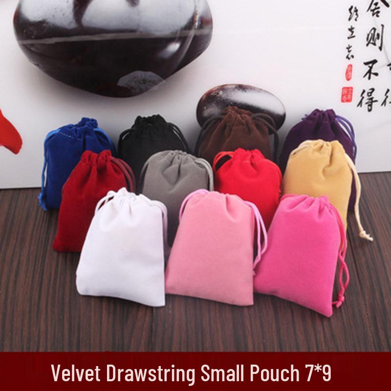 Маленький черный бархатный мешочек на шнурке для USB-накопителей, MP3/MP4-плееров, наушников (7x9 см)