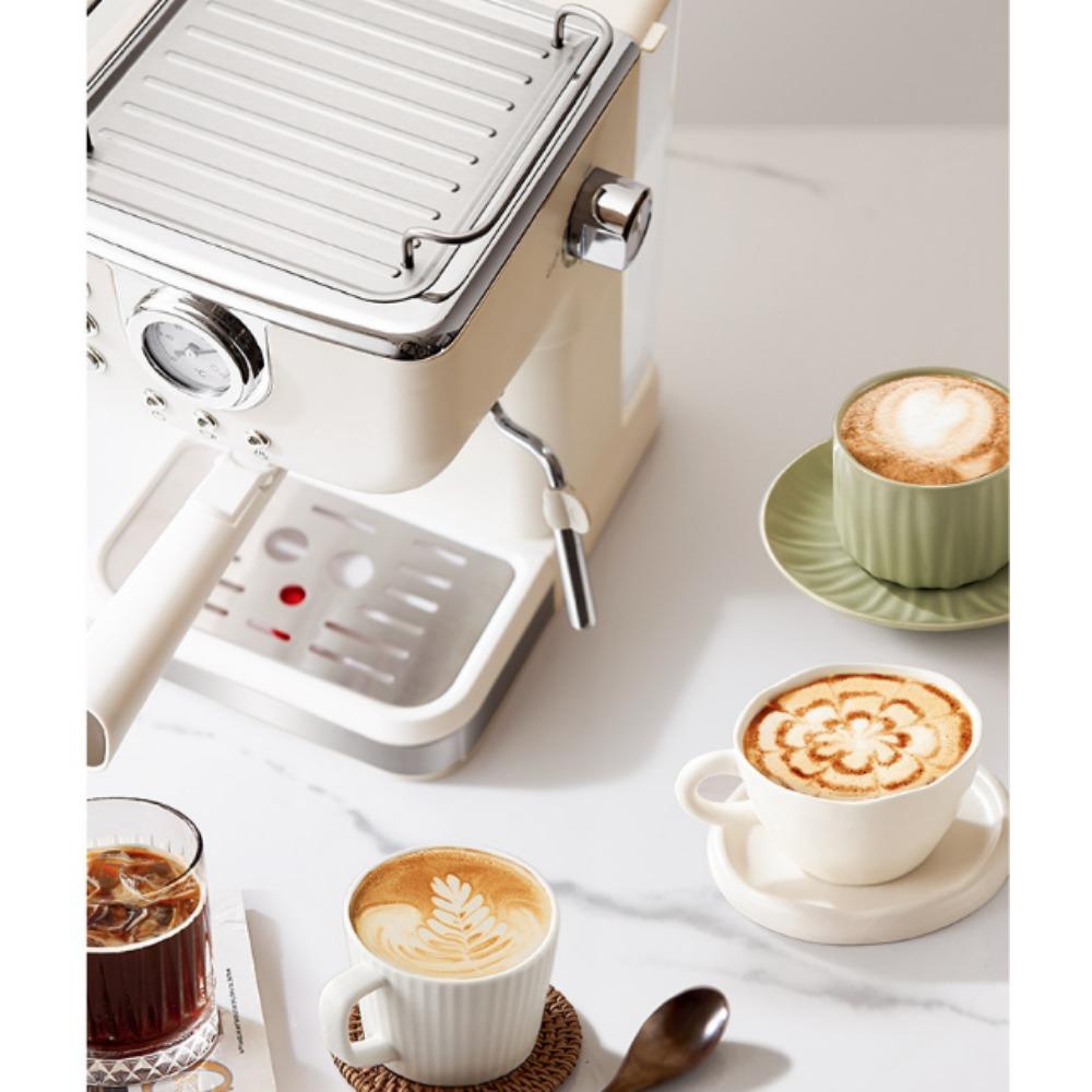 Kaffeemaschine Italienische halbautomatische Home-Office-Hochdruck-Kaffeemaschine mit konzentriertem Dampfmilchschaum