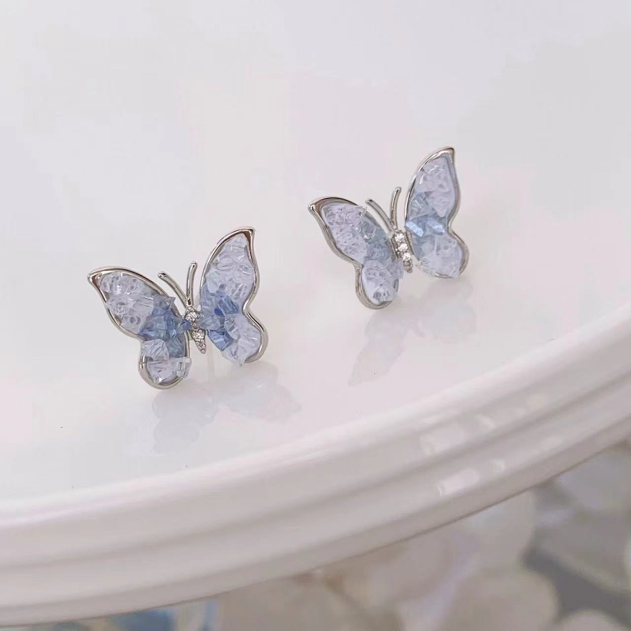 Женские элегантные серьги-пусеты с кристаллами в виде бабочек one size